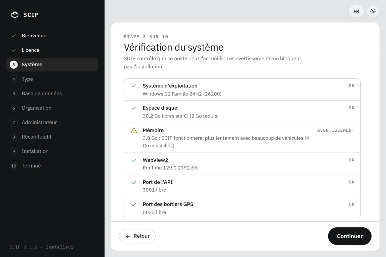 Aperçu de l'installeur de SCIP, étape 3 sur 10, « Vérification du système » : système d'exploitation, espace disque (2 Go requis), mémoire (4 Go conseillés), WebView2, port de l'API 3001, port des boîtiers GPS 5023.
